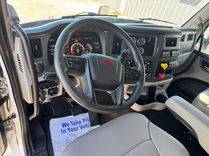 2022 Peterbilt 579-18