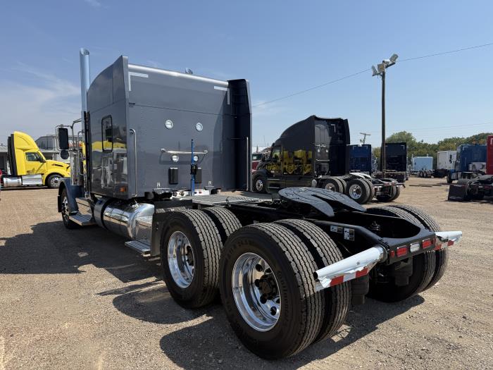 2027 Peterbilt 589-3