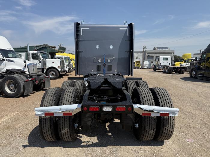 2027 Peterbilt 589-4