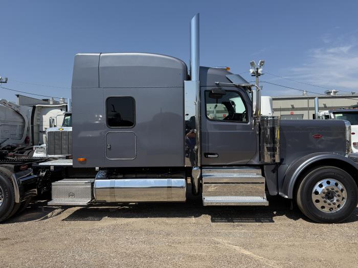 2027 Peterbilt 589-7
