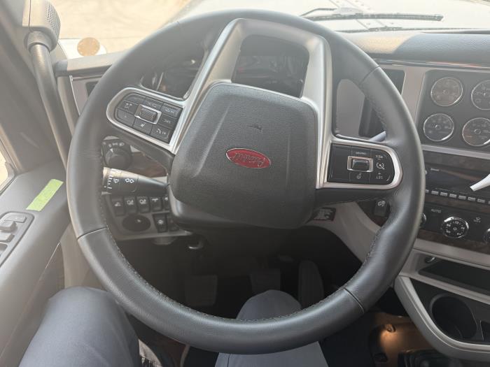 2027 Peterbilt 589-18