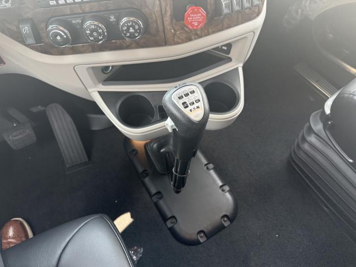 2027 Peterbilt 589-20