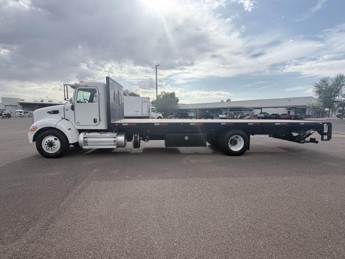 2020 Peterbilt 330-1
