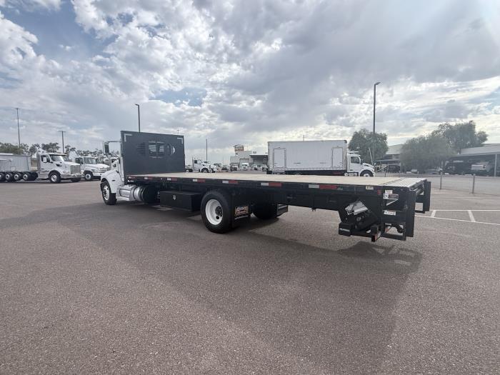 2020 Peterbilt 330-2