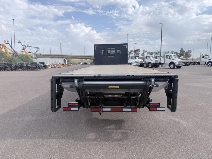 2020 Peterbilt 330-3
