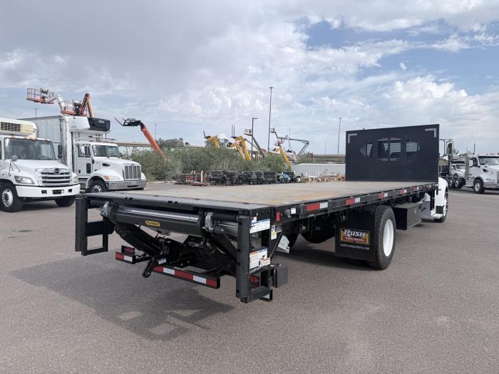 2020 Peterbilt 330-4
