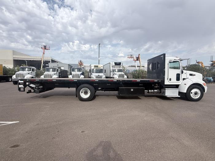 2020 Peterbilt 330-5