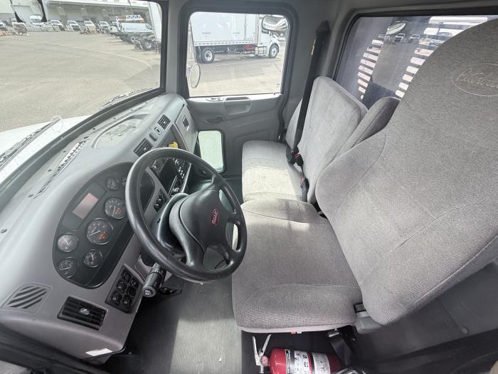 2020 Peterbilt 330-11