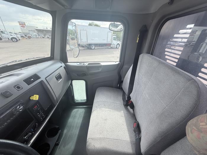 2020 Peterbilt 330-14