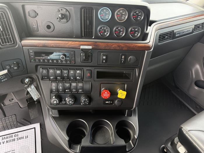 2027 International HX520-16