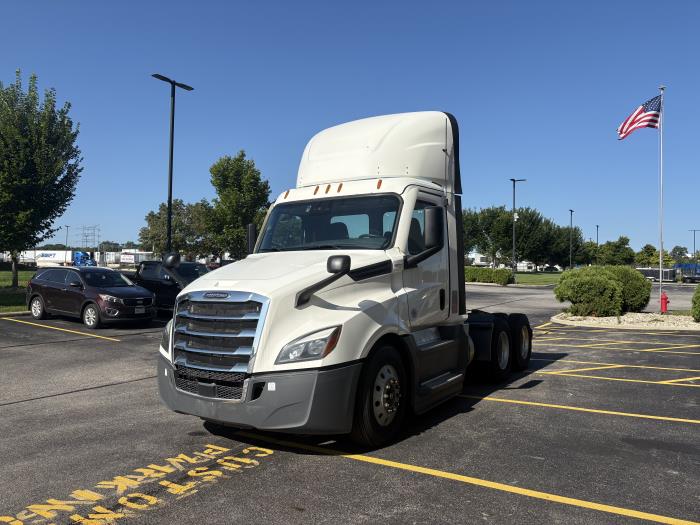 2022 Freightliner Cascadia-1