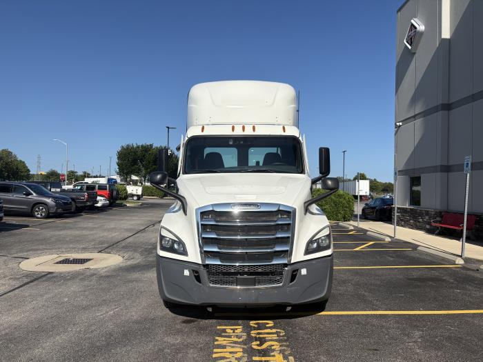 2022 Freightliner Cascadia-2