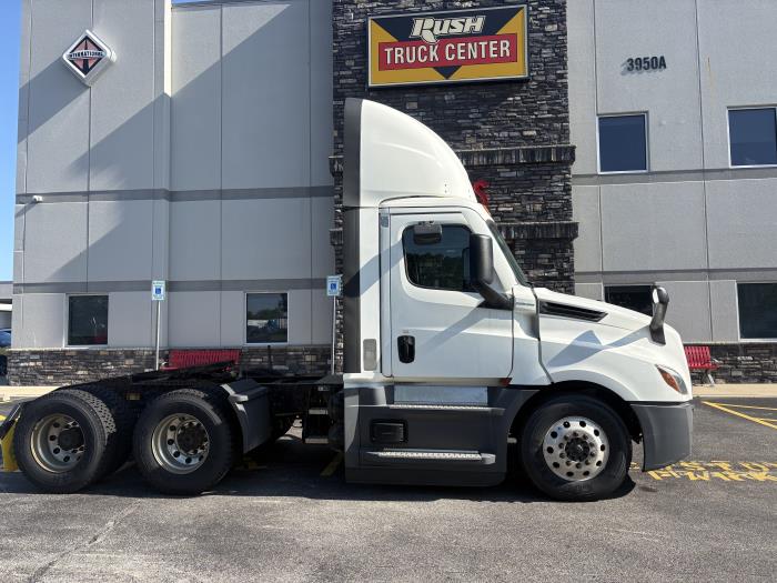 2022 Freightliner Cascadia-3