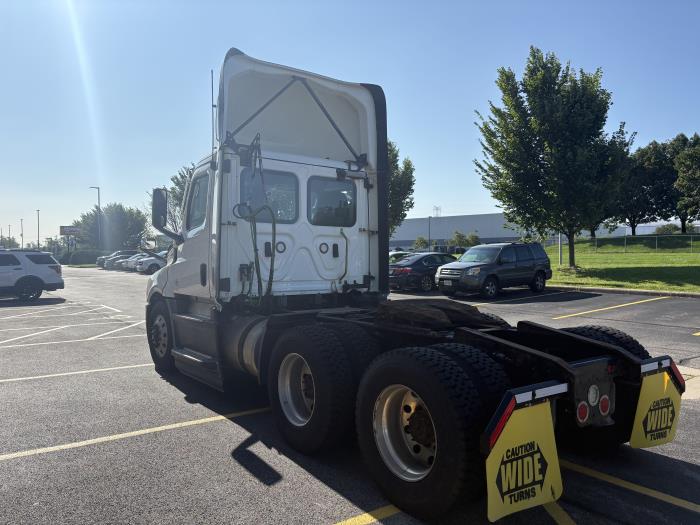2022 Freightliner Cascadia-6