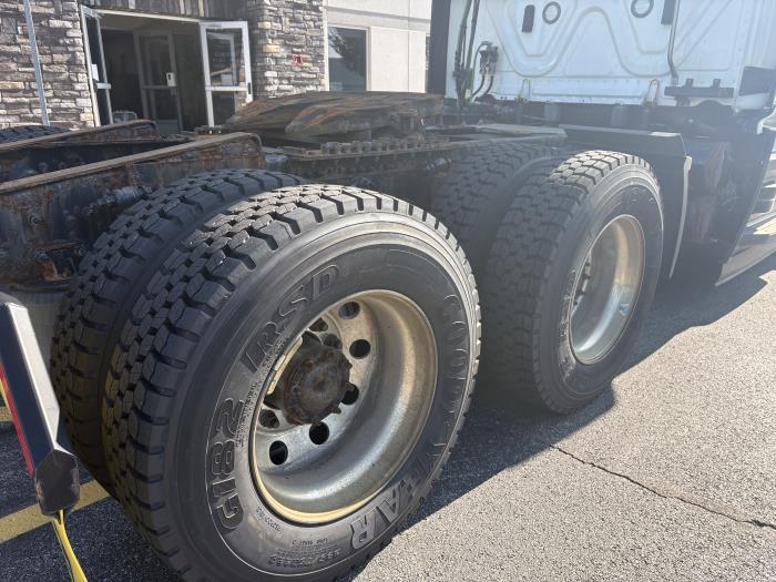2022 Freightliner Cascadia-7