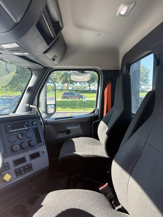 2022 Freightliner Cascadia-9