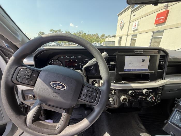 2025 Ford F-600-33