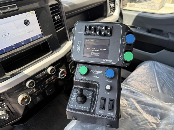 2025 Ford F-600-34