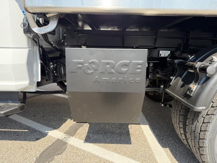 2025 Ford F-600-18
