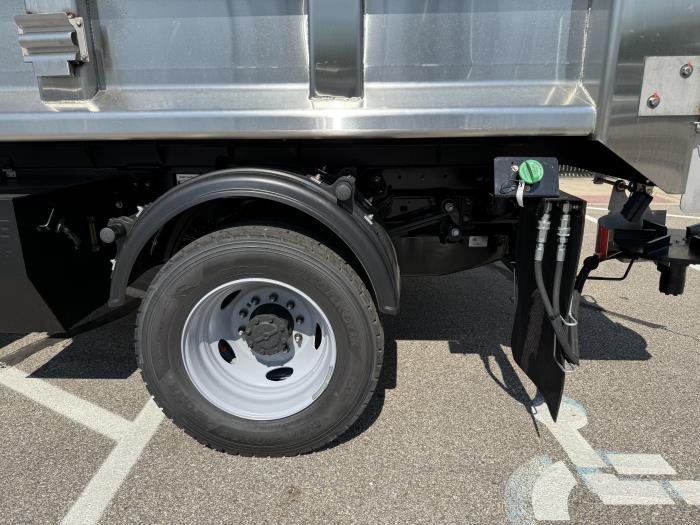 2025 Ford F-600-19