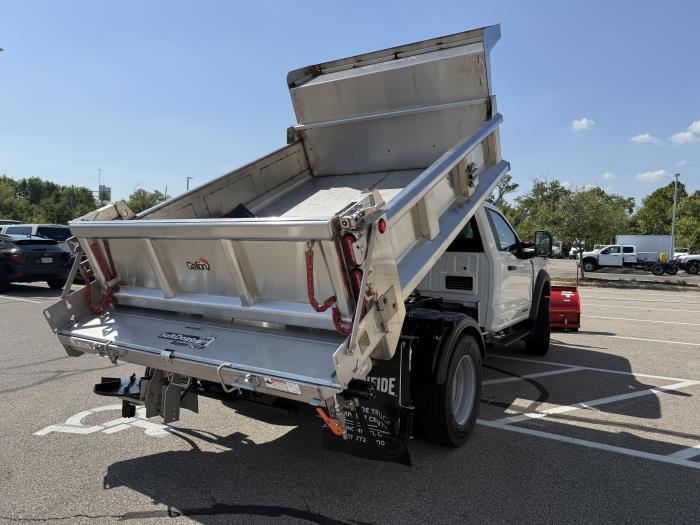 2025 Ford F-600-13