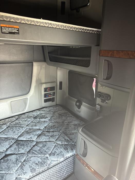 2022 International LT625-3