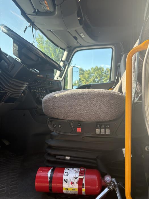 2022 International LT625-5