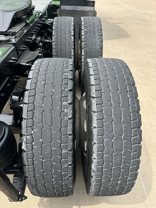 2025 Peterbilt 589-17