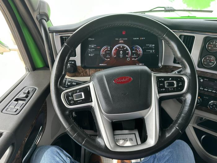 2025 Peterbilt 589-8
