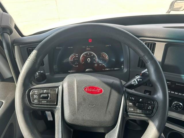 2023 Peterbilt 579-4