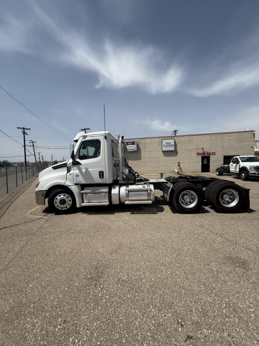 2025 Freightliner Cascadia-1