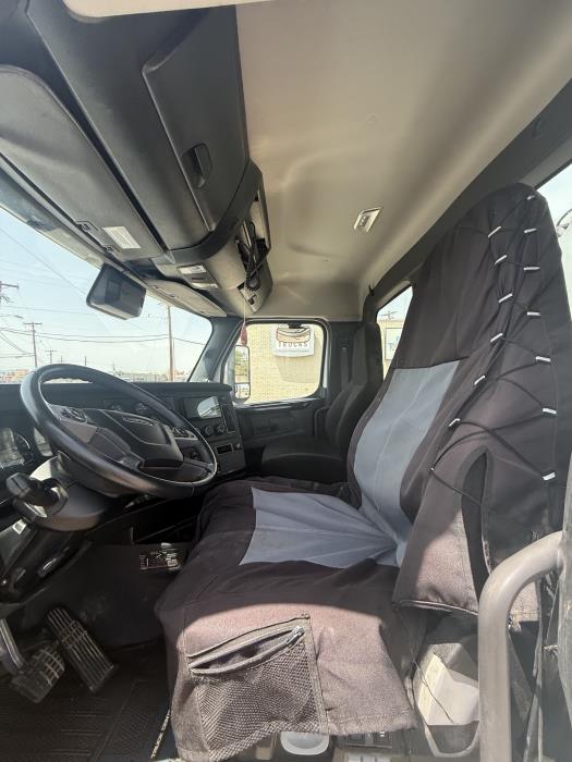 2025 Freightliner Cascadia-5