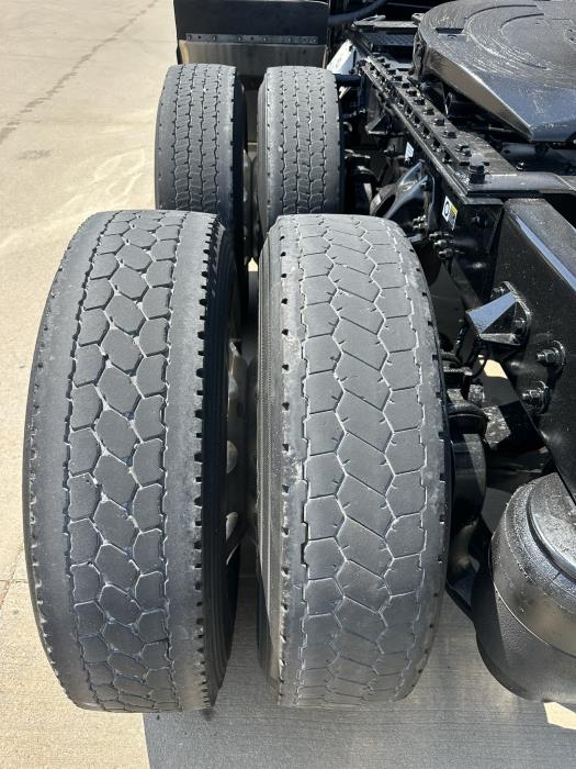 2022 Kenworth T680-17
