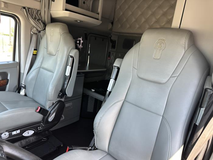 2022 Kenworth T680-10