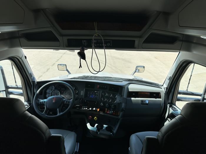 2022 Kenworth T680-9