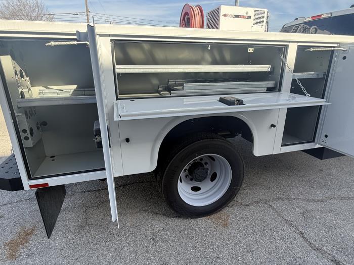 2026 Ford F-550-16