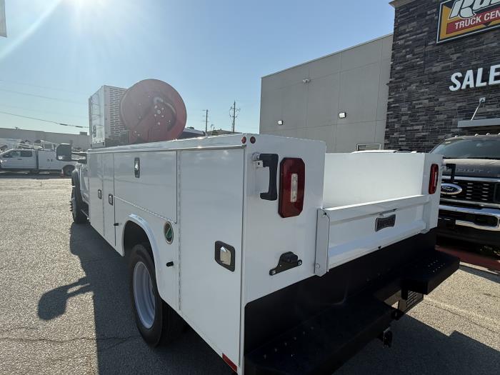 2026 Ford F-550-3