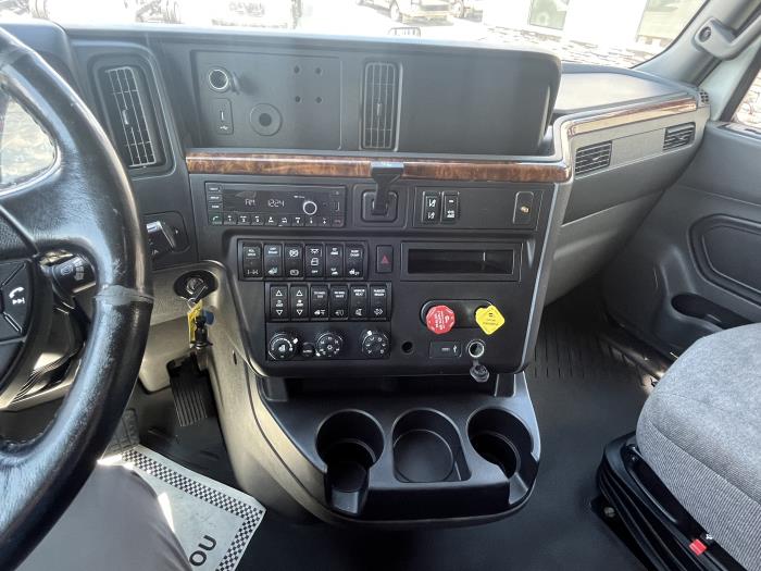 2022 International LT625-16