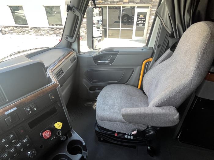 2022 International LT625-17