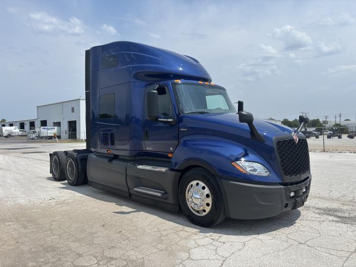 2027 International LT625-0
