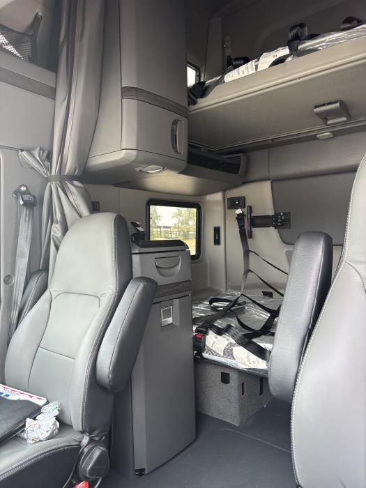 2027 International LT625-6