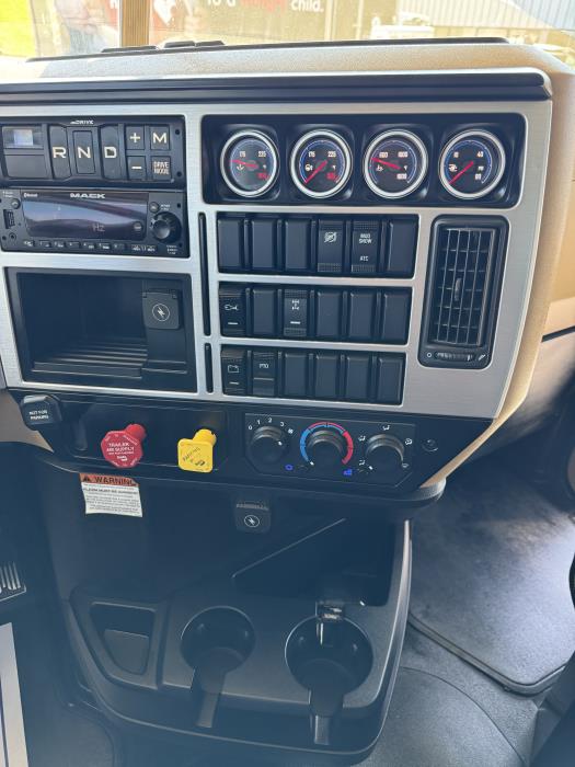 2023 Mack Granite 64FT-10