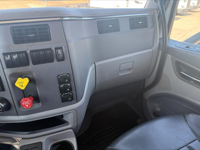 2017 Peterbilt 579-6