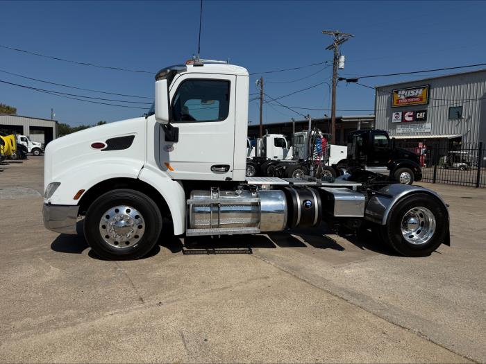 2017 Peterbilt 579-1