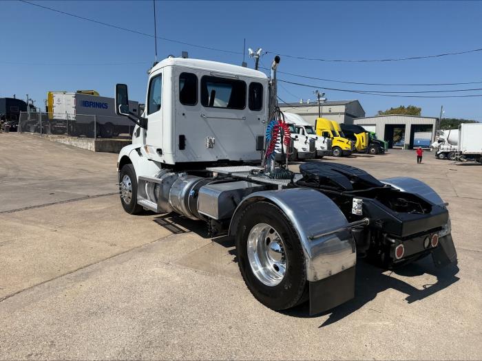 2017 Peterbilt 579-2