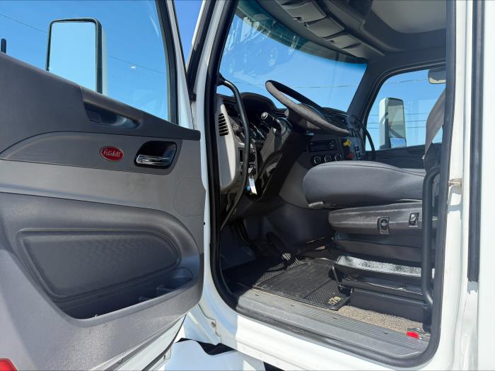 2017 Peterbilt 579-4