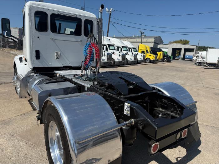 2017 Peterbilt 579-9