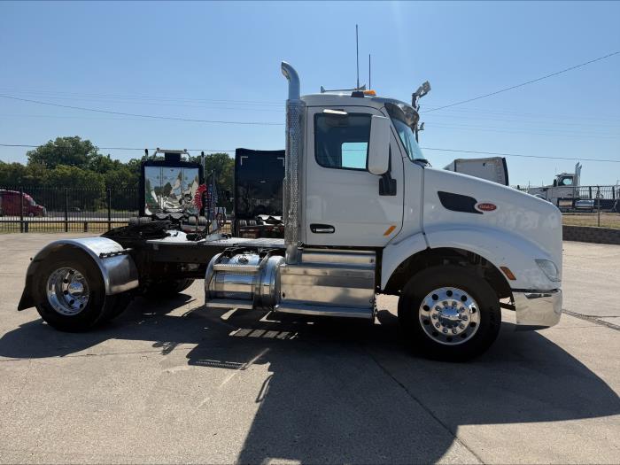 2017 Peterbilt 579-3