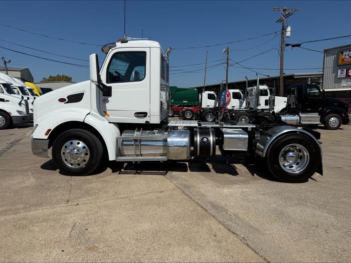 2017 Peterbilt 579-16
