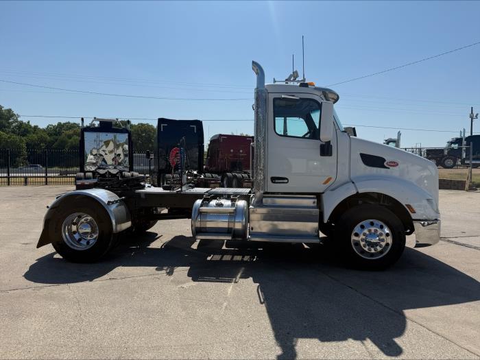 2017 Peterbilt 579-17